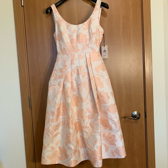 Ivanka Trump Dresses & Skirts - Ivanka Trump floral midi dress, size 2